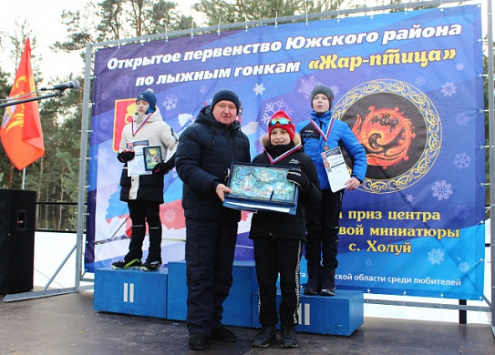 Около 400 лыжников поборолись за холуйскую Жар-птицу в Юже